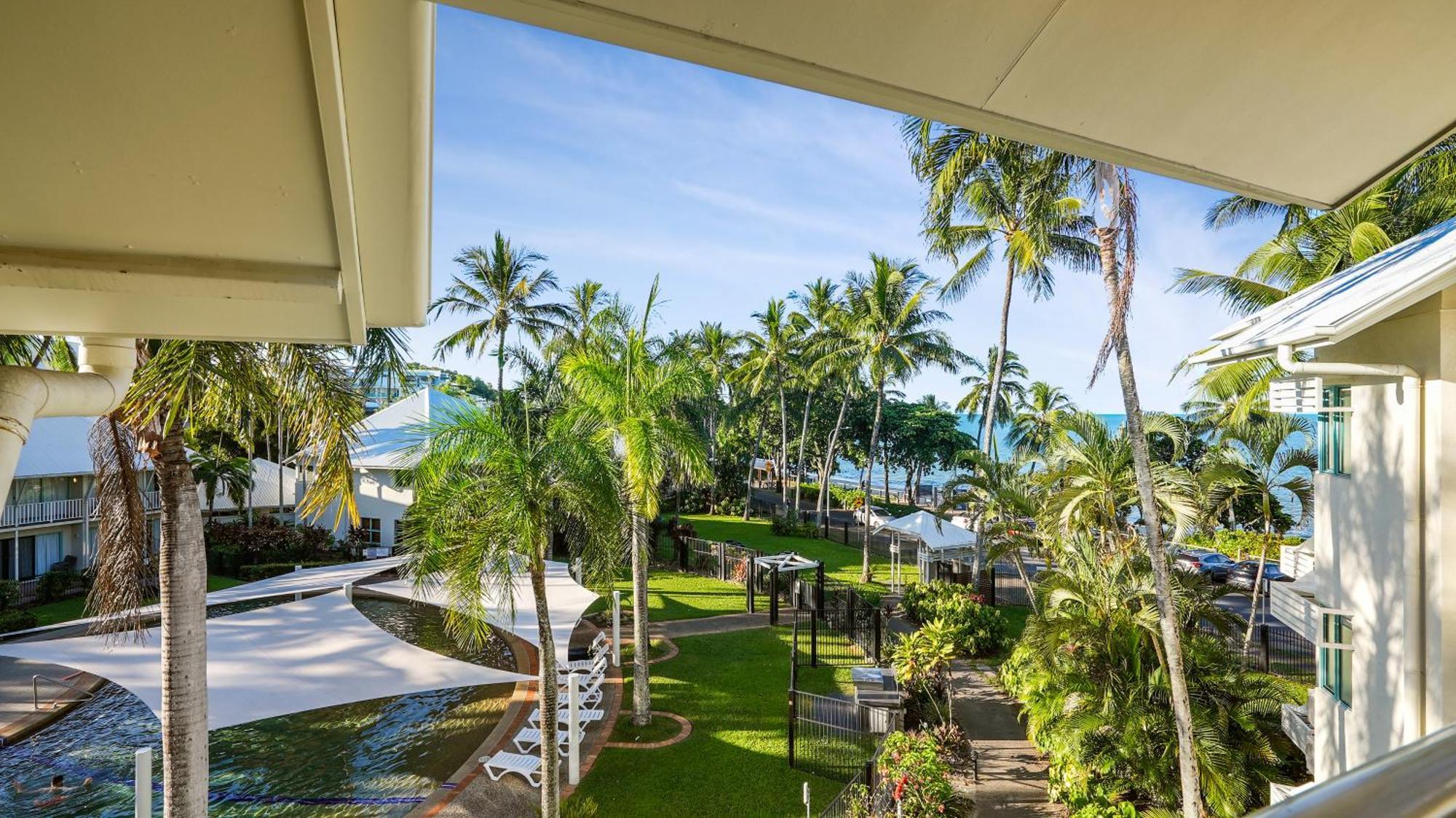 Coral Sands Beachfront Resort Trinity Beach Exterior foto