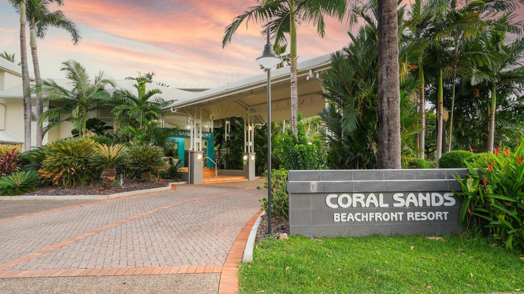 Coral Sands Beachfront Resort Trinity Beach Exterior foto